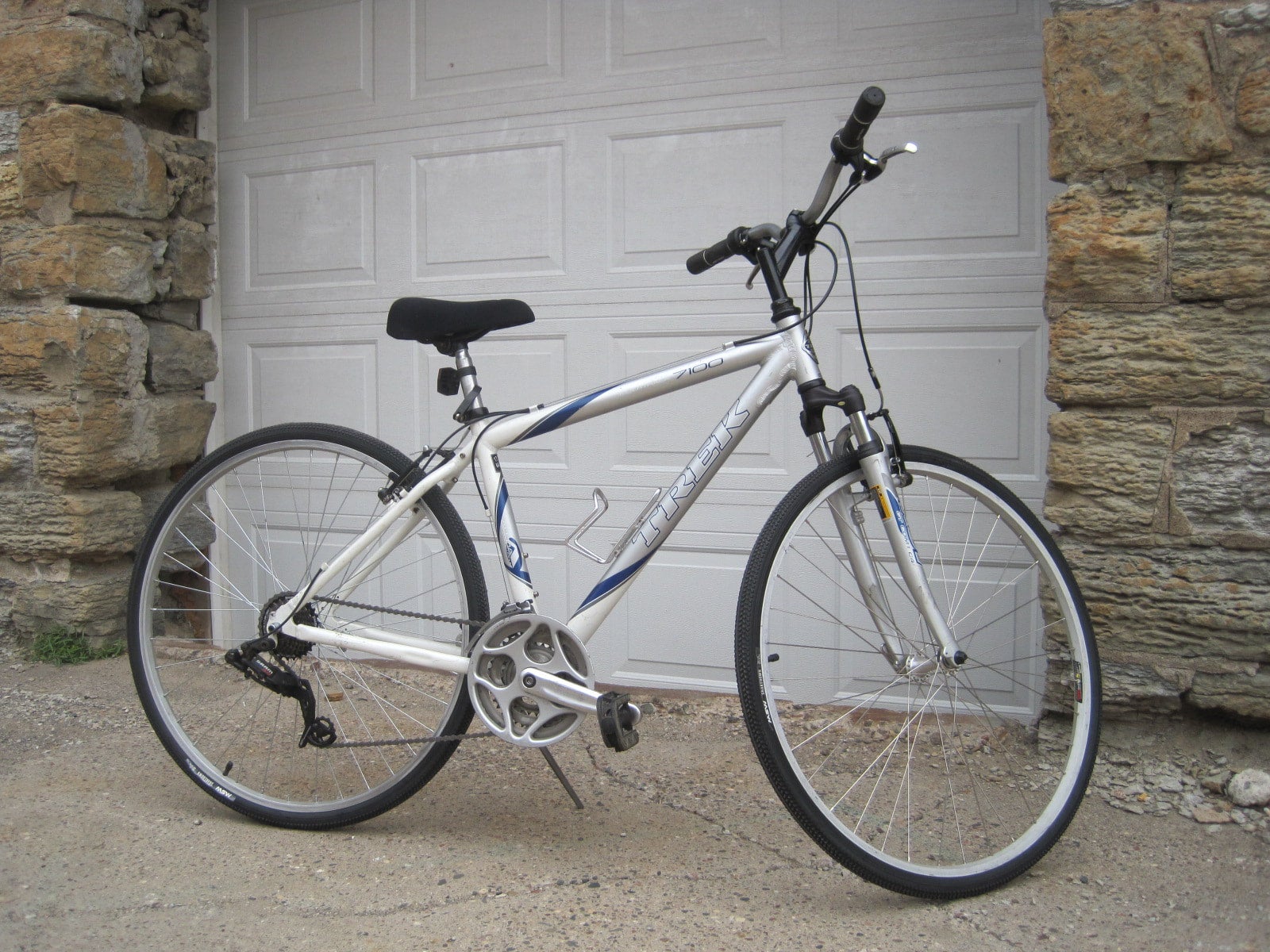 M 17.5 Trek Multitrack 7100 Aluminum Hybrid Bike Saint Paul Bike Factory