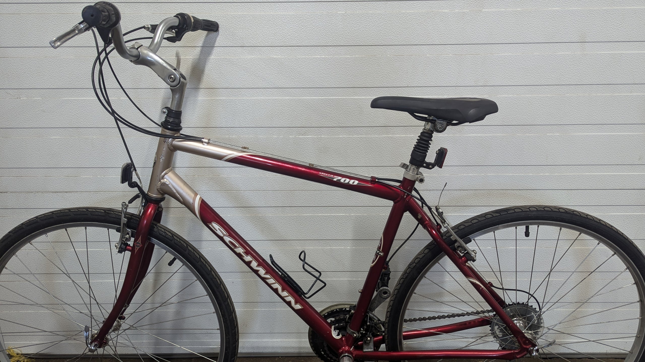 XL 20.5 Schwinn Sierra 700 Hybrid Bike